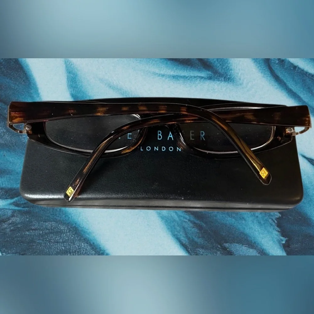 Ted Baker Eyeglass case & cleaning cloth with Magnivision Chelsea B Readers